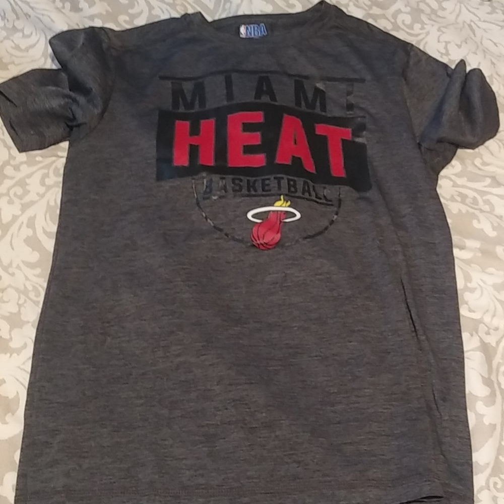Athletic shirt